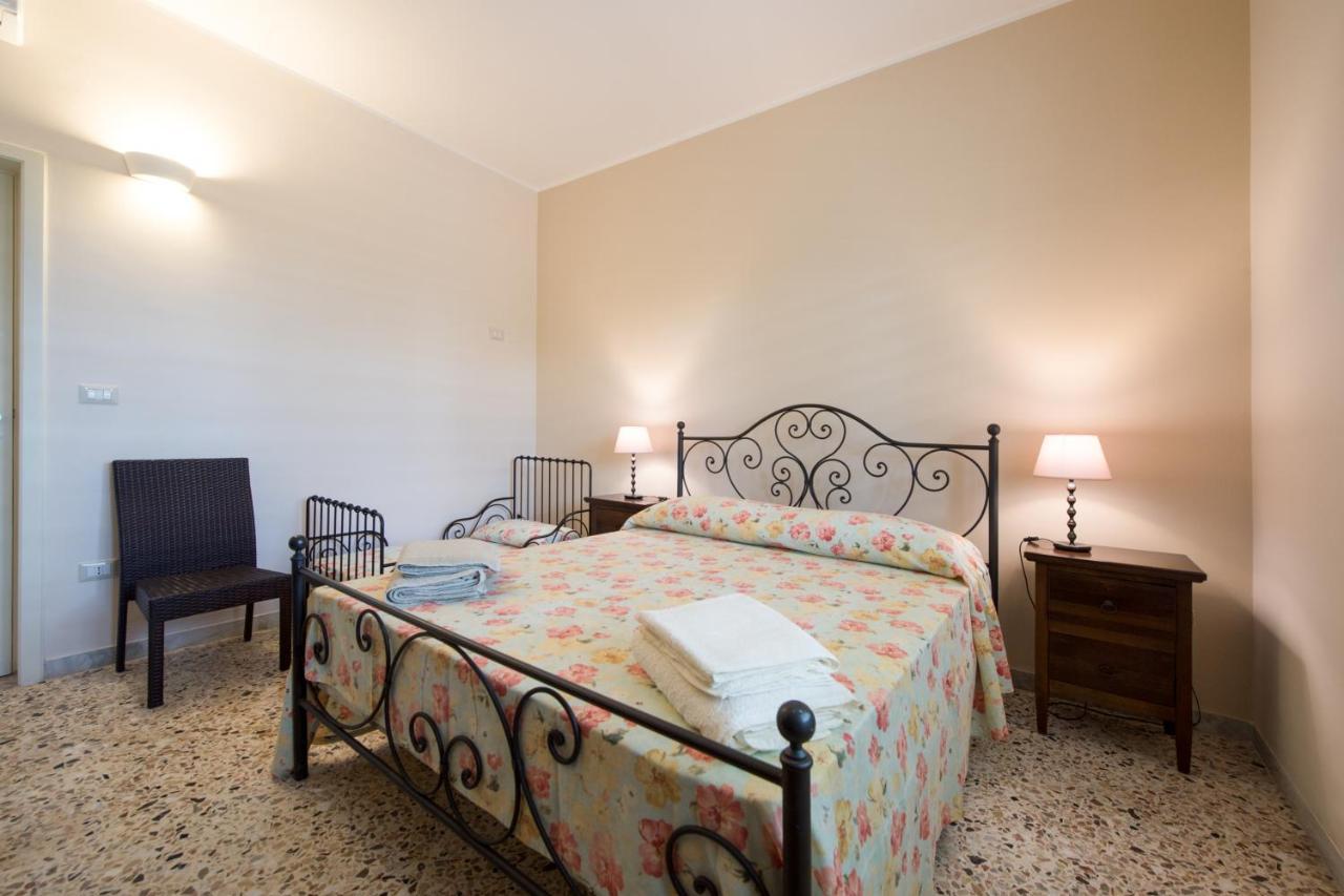 Bed and Breakfast Parco Degli Aranci Cutrofiano Exterior foto